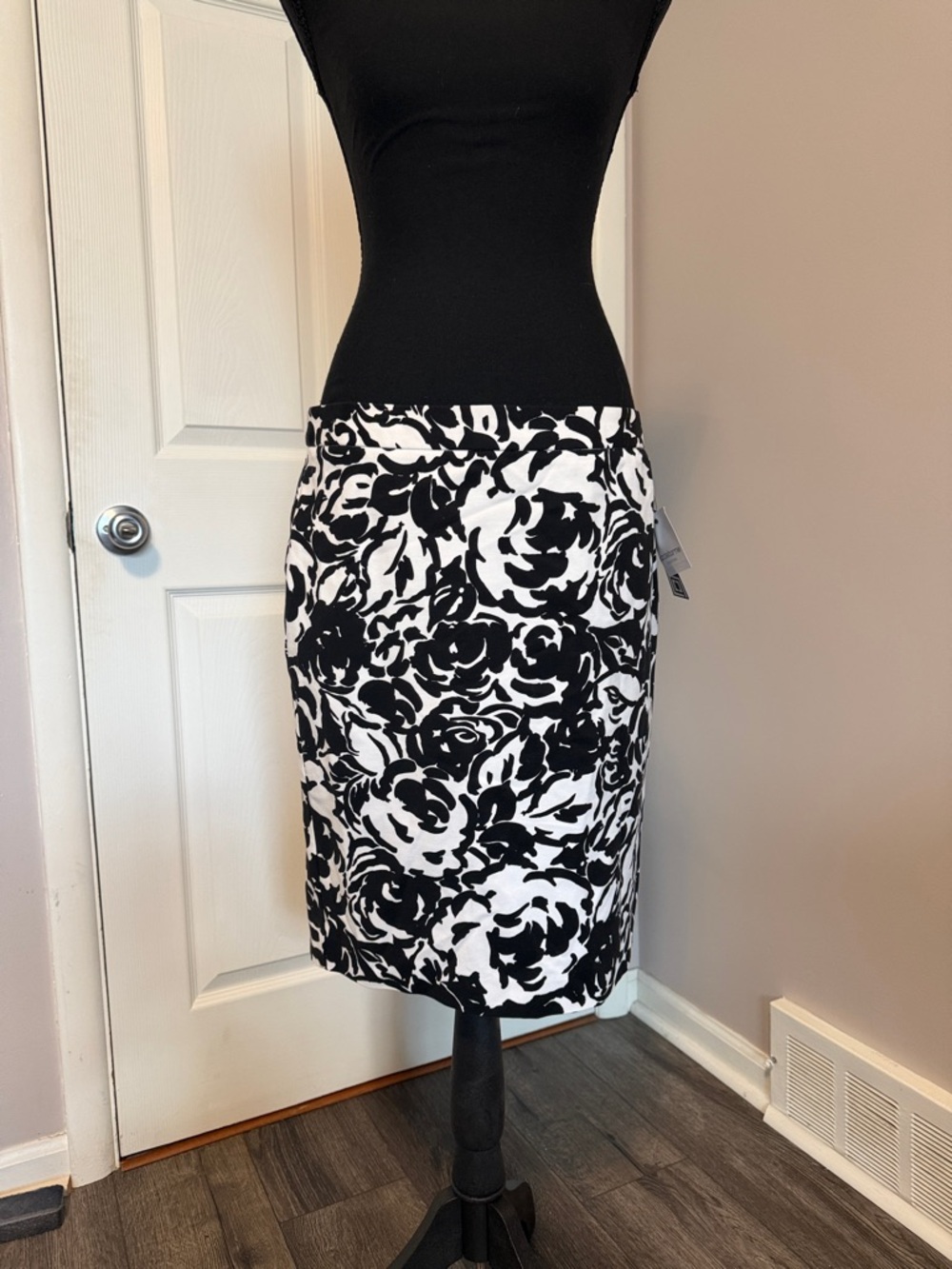 Liz Claiborne Black & White Floral-Print Pencil Skirt
